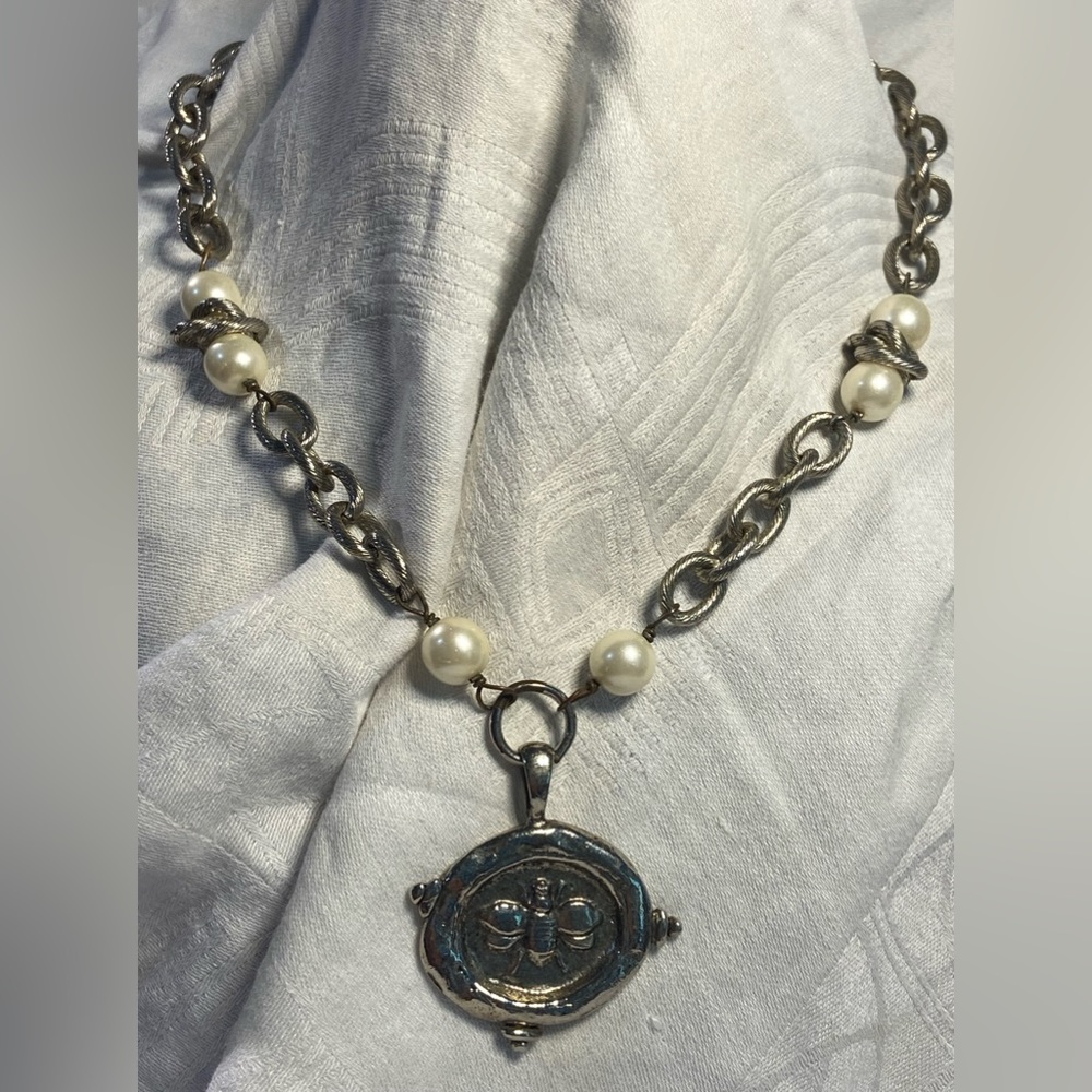 Susan Shaw Pearl and Silver Bee Pendant Necklace